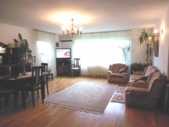 House for sale 5 rooms Pipera area, Bucharest 290 sqm