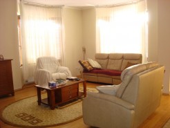 House for sale 8 rooms Otopeni area 377 sqm