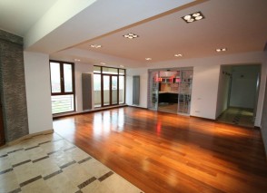 Apartment for sale 4 rooms Baneasa area, Bucharest 195 sqm