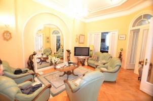 Apartment for sale 5 rooms Unirii-Calarasi area, Bucharest 240 sqm