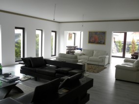 House for sale 4 rooms Otopeni 325 sqm