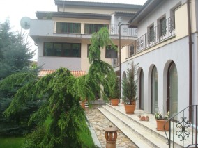 Luxurious villa for rent with swimming pool 11 room Voluntari area, Bucharest