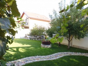 Villa for sale 6 rooms Pipera area, Bucharest 390 sqm